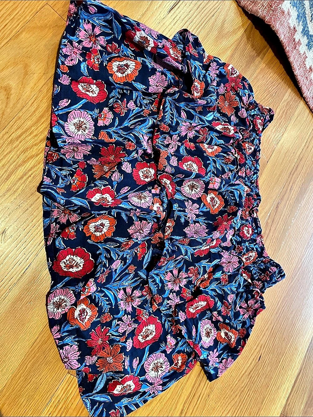 Vineyard Vines Tisbury floral girls skirt in Blue & Red, layered,  Size Large